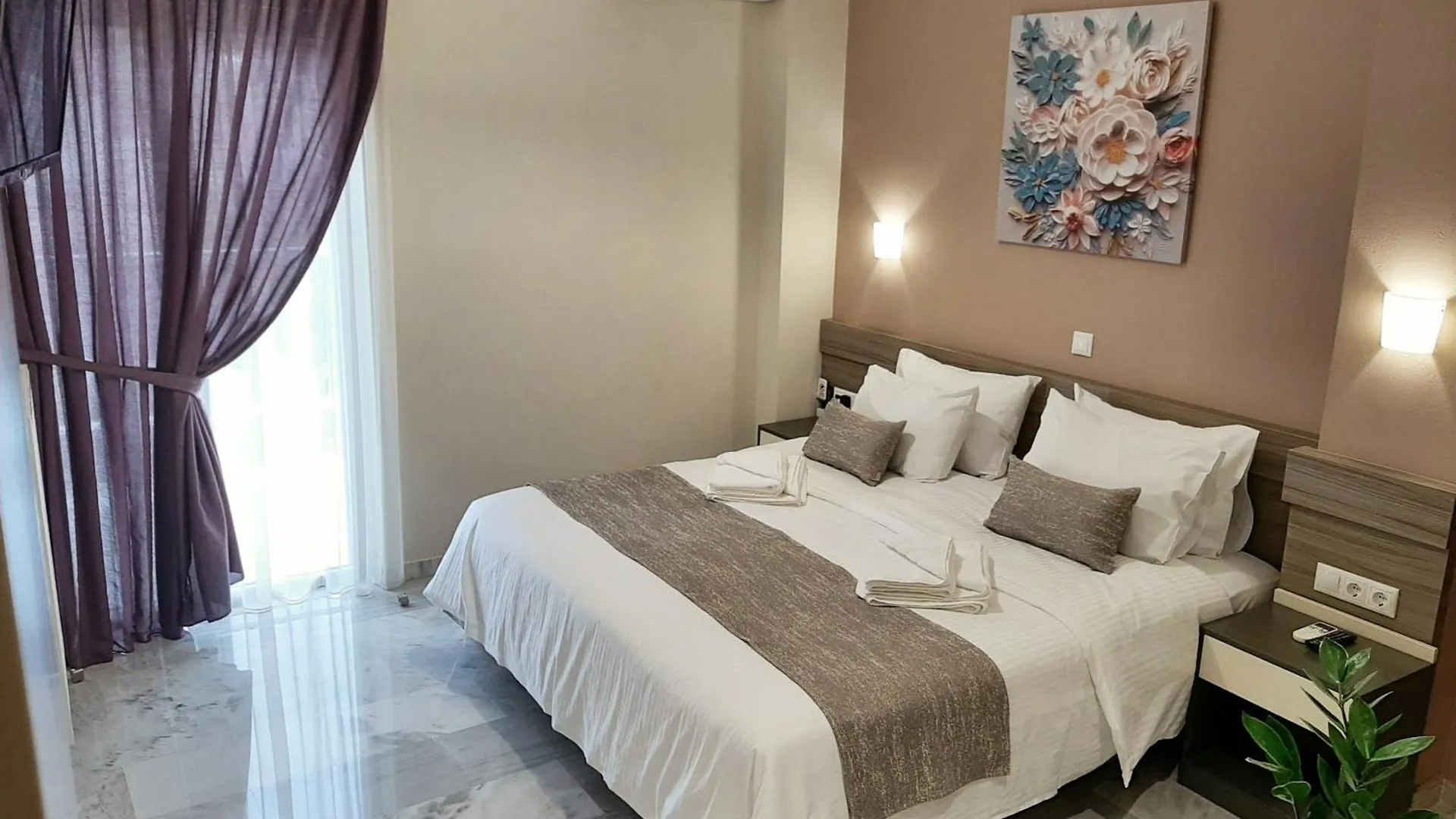 Vesperi Studios & Apartments  Rethymno (Crete)