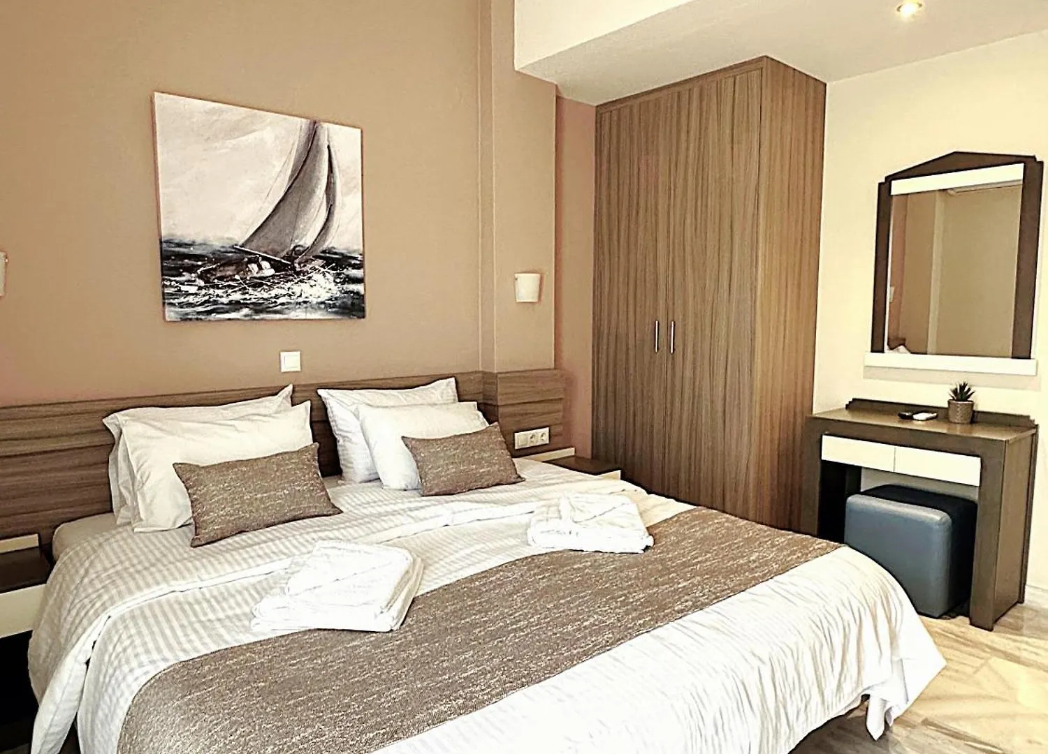 Vesperi Studios & Apartments  Rethymno (Crete)