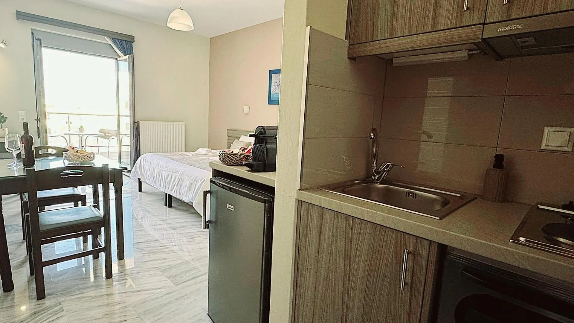 Vesperi Studios & Apartments  Rethymno (Crete)
