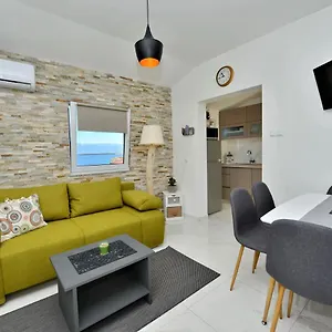 https://apartmani-laura-vir.hotelinzadar.com