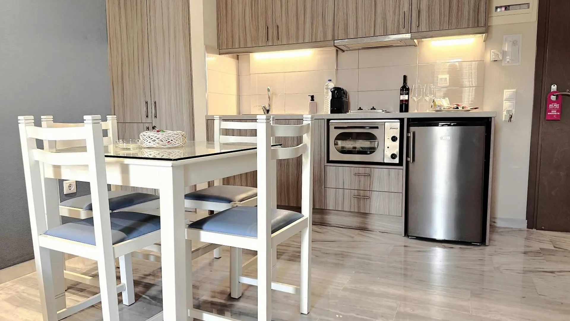 Vesperi Studios & Apartments