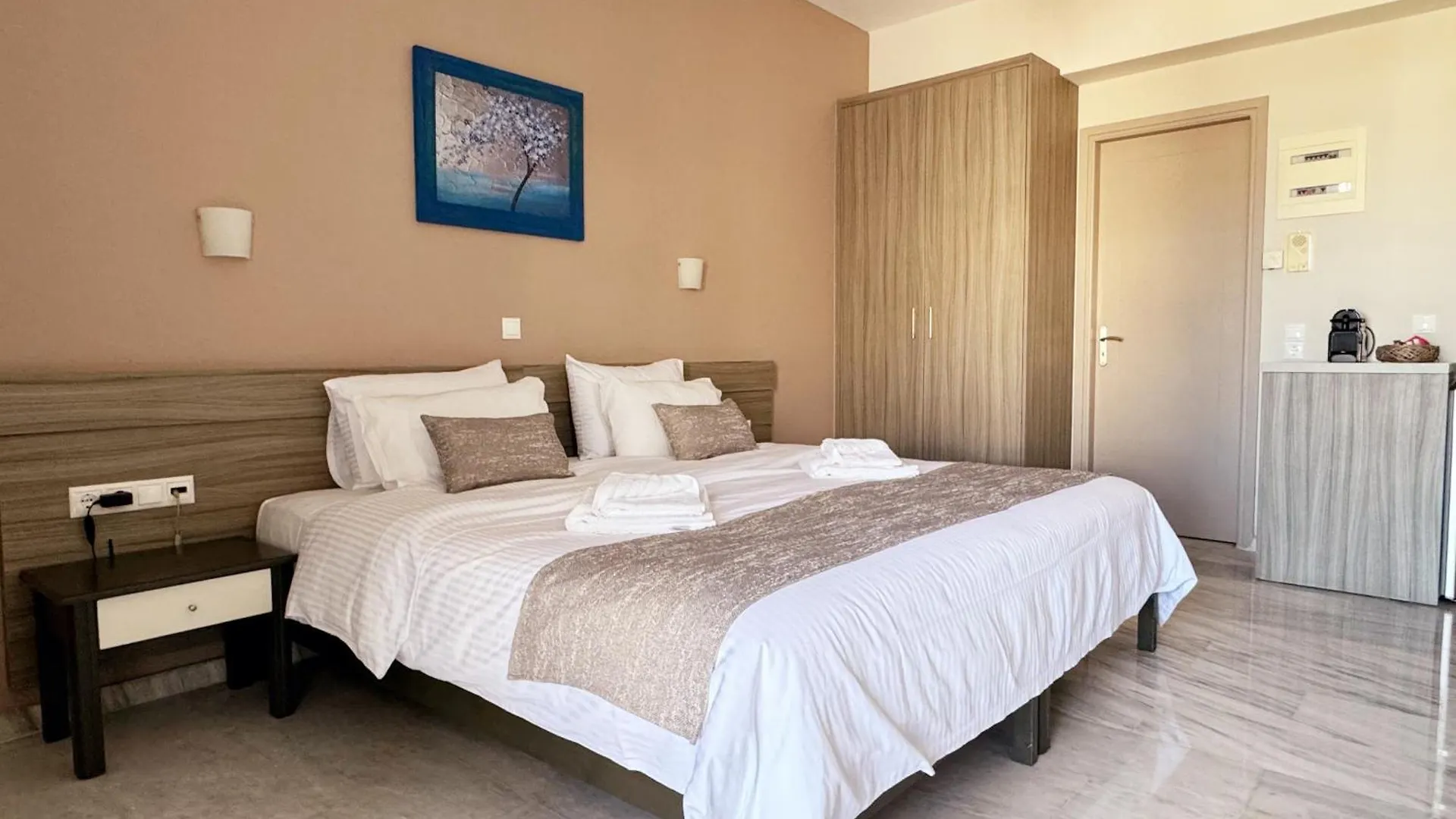 Vesperi Studios & Apartments